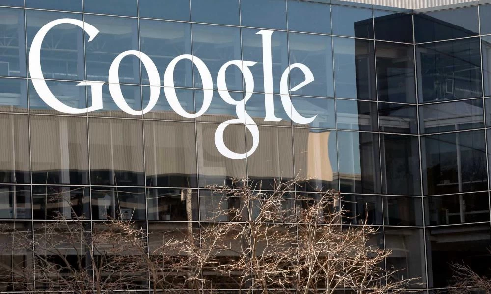 Σάλος μετά την απόφαση της Google να απολύσει μαύρη ερευνήτρια